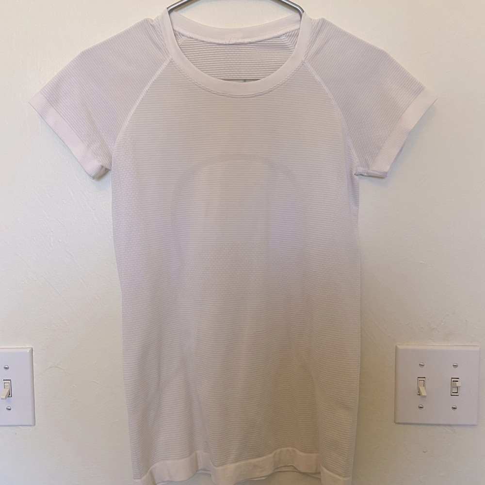 White Swiftly Tech Short Sleeve, Lululemon size 6